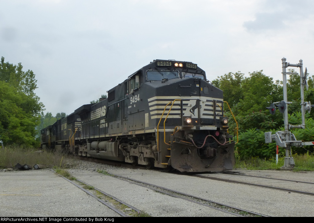 NS 9494 leads train 23K westbound at the Pownal dog track north grade